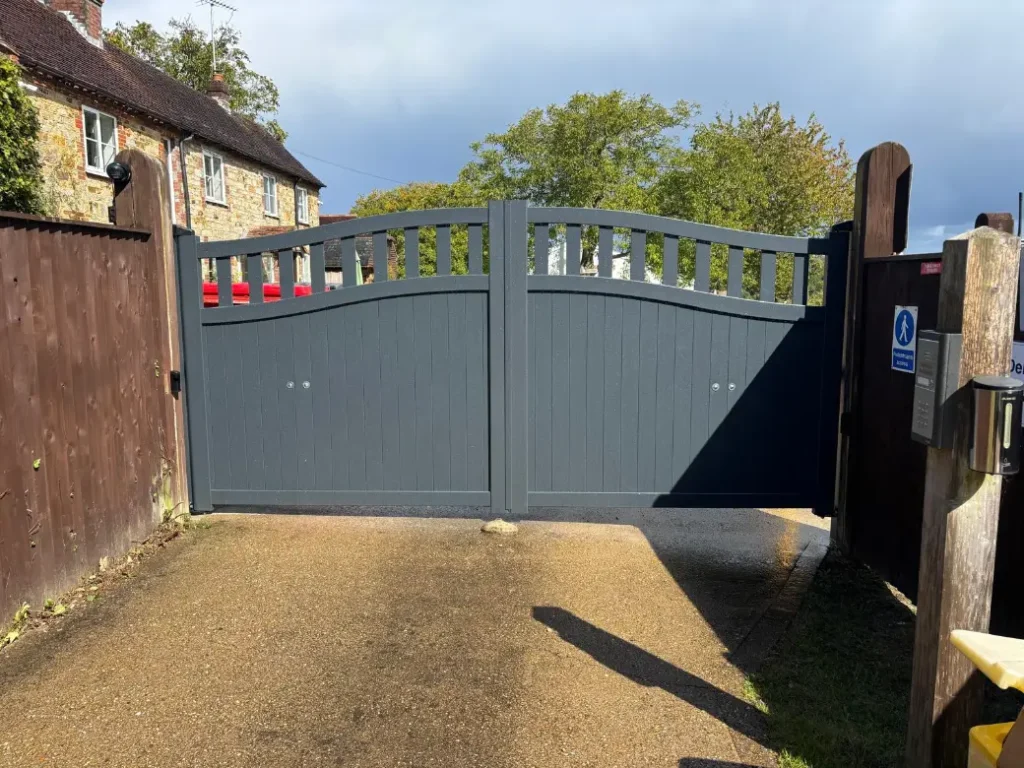 Anthracite grey aluminium gates installed
